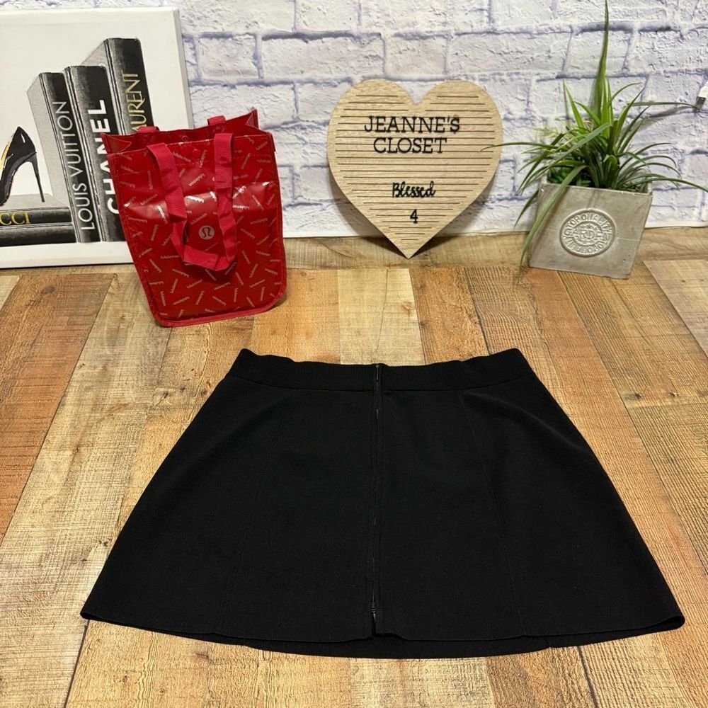 Lululemon Ribbed-Knit Mini Skirt
Black size XL